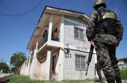 En 7 allanamientos simultáneos antidroga capturan a 6 personas