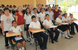 Embajada de Costa Rica se proyecta con escuela