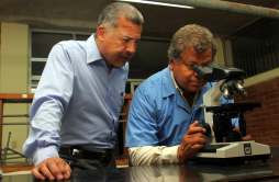 'Me refugié en el sanitario al oír ráfagas”