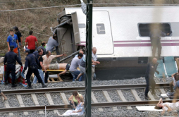 Unos 80 muertos y uno 130 heridos al descarrilarse tren en España