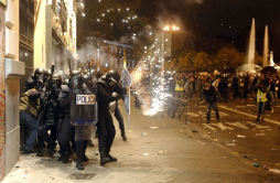 Choque entre policías y manifestantes en protestas en España