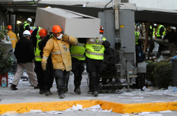 México: 350 personas buscan supervivientes en sede de Pemex