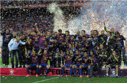 Barcelona despide a Pep Guardiola con el título de la Copa del Rey