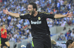 Higuaín destroza a un inocente Espanyol