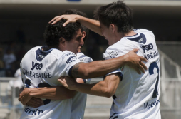 El campeón Pumas rompe su mala racha goleando al Toluca