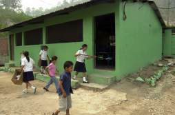 Tras registro de docentes hallan más de 100 centros educativos inexistentes