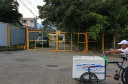 Cierran paso a vecinos de Altiplano