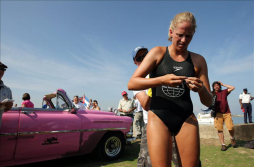 Nadadora se recupera de picaduras tras nadar de Cuba a EUA