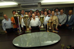 Brindis por el tetra conquistado de Olimpia