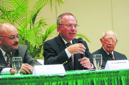 Vía fideicomiso se compran medicinas