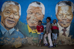 Mandela vive a través de respirador