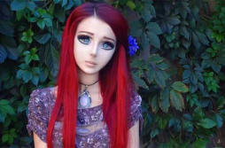 Una muñeca manga cobra vida