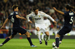 Real Madrid tropieza con el Málaga y da esperanzas al Barcelona