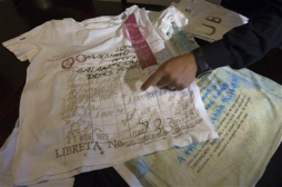 Hijo de Pablo Escobar vende camisas con foto de su padre