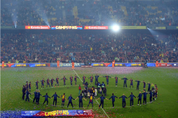 Barcelona recibió el trofeo de campeón de la Liga española
