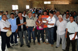 Ya no se alumbrarán con astillas de ocote