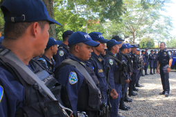 Unos 400 policías resguardan a compradores en Navidad en el Valle de Sula