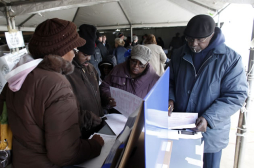 En Nueva York hacen colas para votar entre el desastre de Sandy