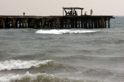 Evacúan a decenas de personas por desborde de río en La Ceiba
