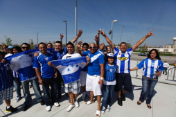 Catrachos se hicieron sentir en el Livestrong Park