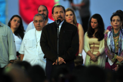 Hugo Chávez está en coma inducido, según diario español ABC