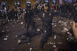 España: 38 arrestados y 64 heridos en masivas manifestaciones