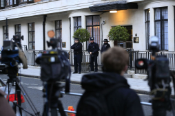 Reina Isabel II hospitalizada por gastroenteritis