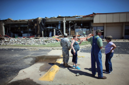 Suben a nueve los muertos por tornados en Oklahoma