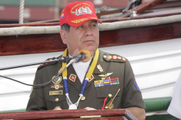 Chávez designa a ministro como candidato a gobernador