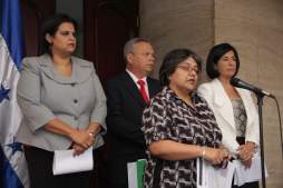 Renuncia o juicio político le proponen al fiscal general