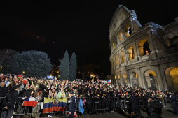 El papa Francisco preside en Roma su primer Vía Crucis