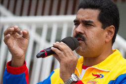 Maduro dice que Estados Unidos entró en fase de locura