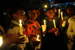 Mandela vive a través de respirador