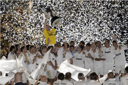 Real Madrid celebra su título 32 de la Liga en el Santiago Bernabéu