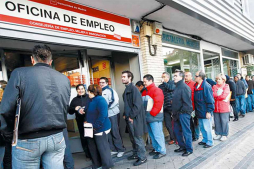 Desempleo sigue aumentando en España, superó los 5 millones en febrero