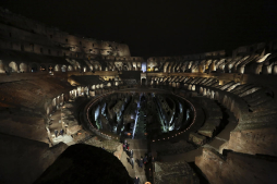 El papa Francisco preside en Roma su primer Vía Crucis
