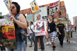 Demandan a Arizona por negar licencias de conducir a indocumentados