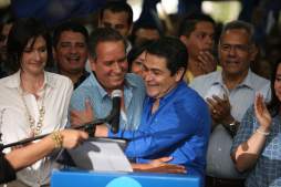 Nacionalistas celebran inscripción de Ricardo Álvarez