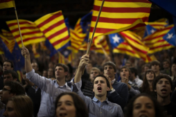 Más de cinco millones de catalanes eligen su futuro