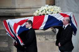 Dos mil invitados, pero pocos jefes de gobierno, en el funeral de Thatcher