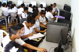 Venden donas para pagar a maestros