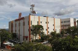 Hondutel pone a la venta 49% de acciones de telefonía móvil