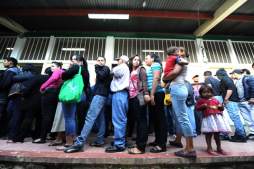 Fotos: Hondureños acuden a las urnas con esperanza y denuncias