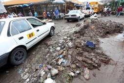 Lodo y destrucción dejan lluvias en Tegucigalpa