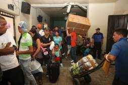 Unos 30 mil ciudadanos dejan al día Tegucigalpa