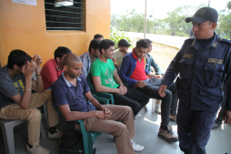 Detienen a hondureños por tráfico de nueve migrantes de la India