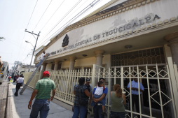 Emiten orden de captura contra tres funcionarios del gobierno de Micheletti