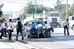 Estudiantes se toman el Central Vicente Cáceres y causan disturbios