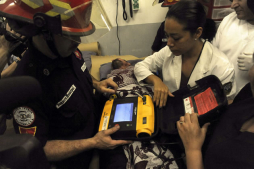 John McAfee ingresado a hospital por 'problemas cardíacos'