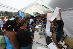 Interminables filas por bono 10 mil en Tegucigalpa